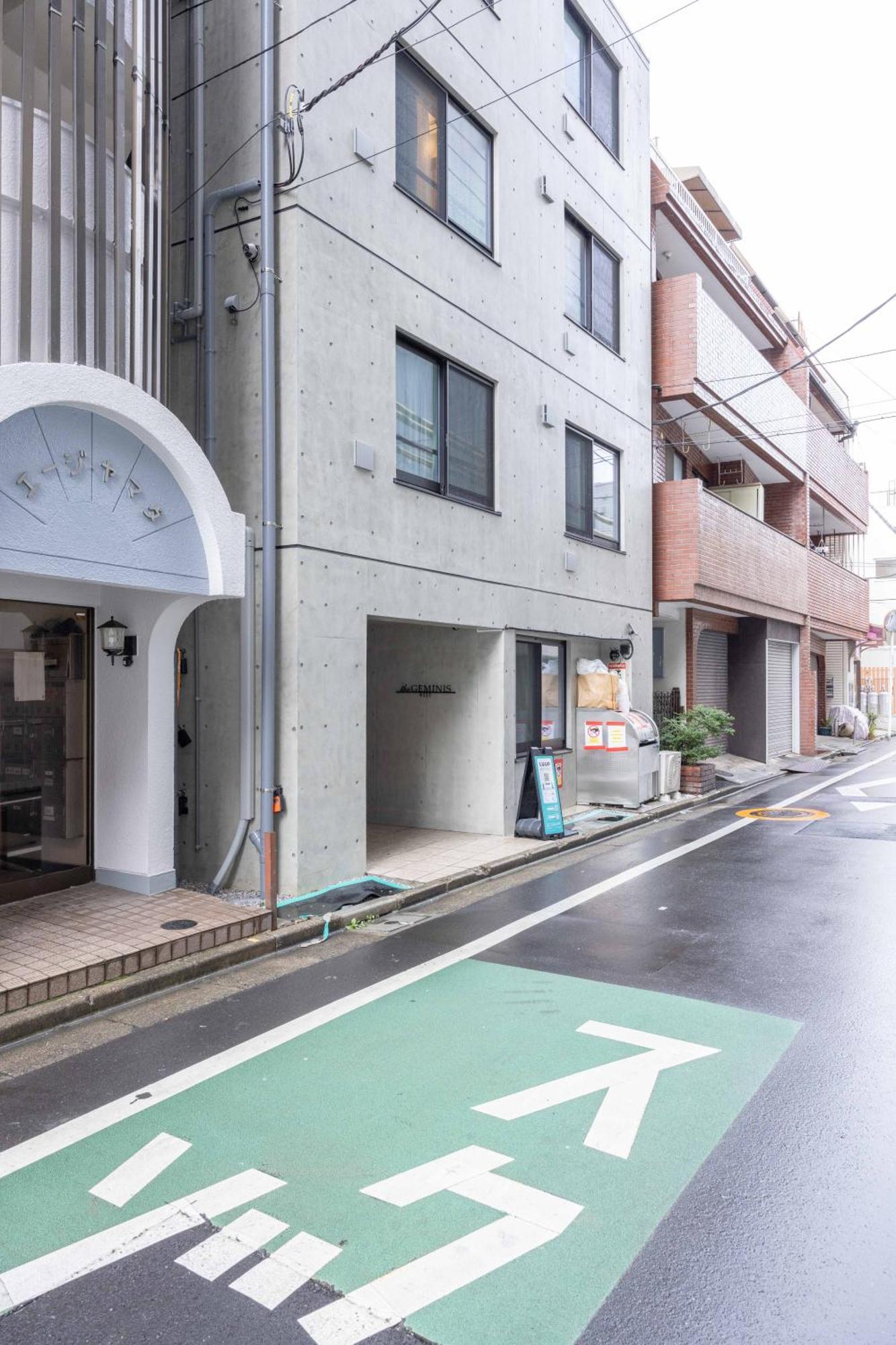 Apartment ジェミニス池袋303 *